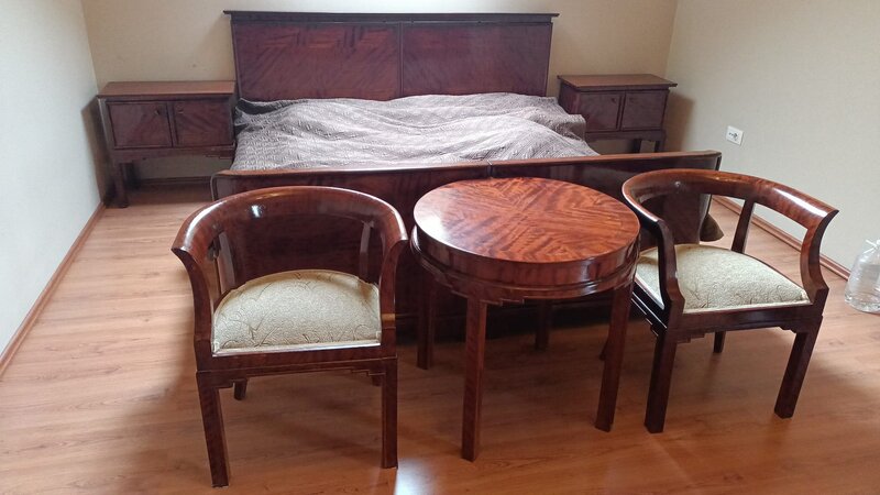 Vand mobila dormitor vintage Art Deco reconditionata