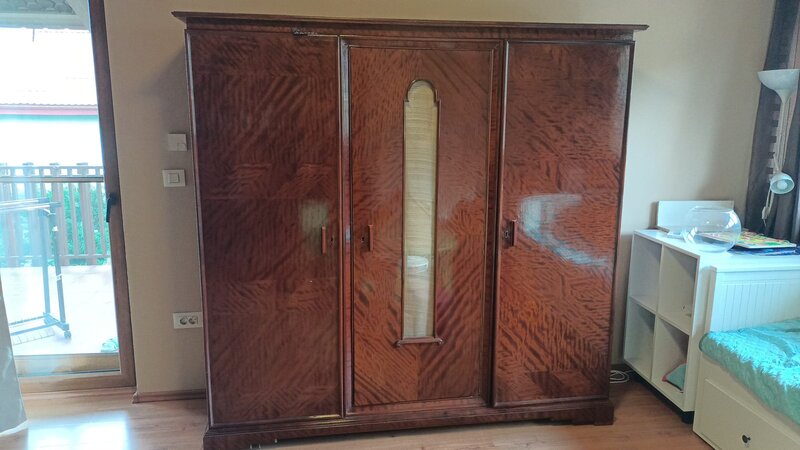 Vand mobila dormitor vintage Art Deco reconditionata